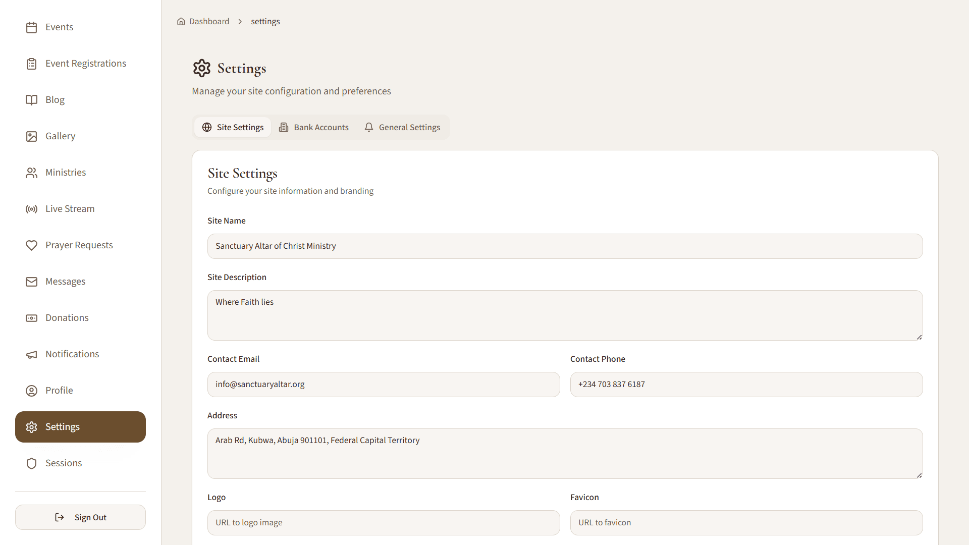Site settings form with fields for site name, description, contact email, phone and address, plus tabs for bank accounts and general settings